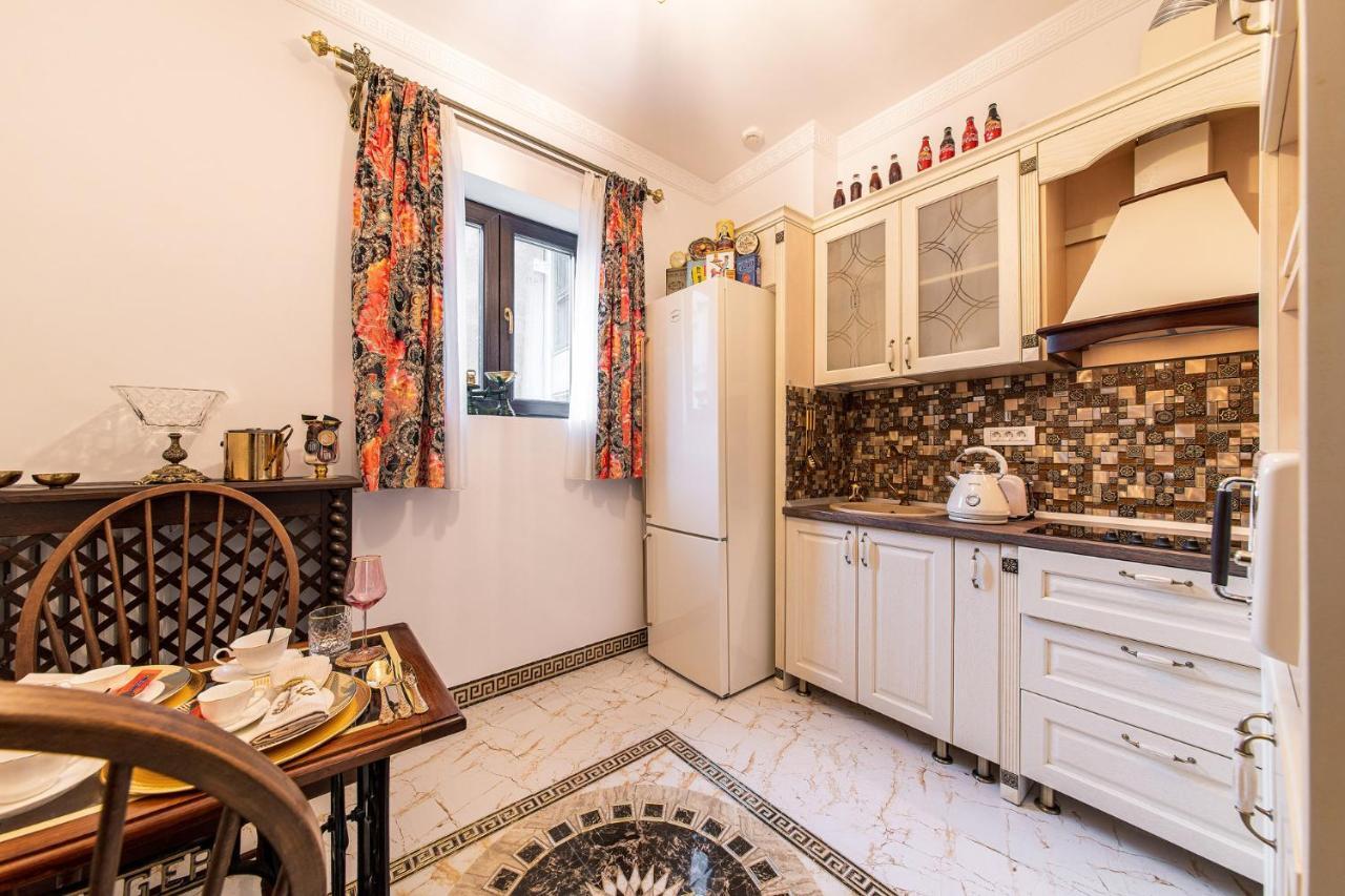 Private Museum Apartment With Antique Decor 부쿠레슈티 외부 사진