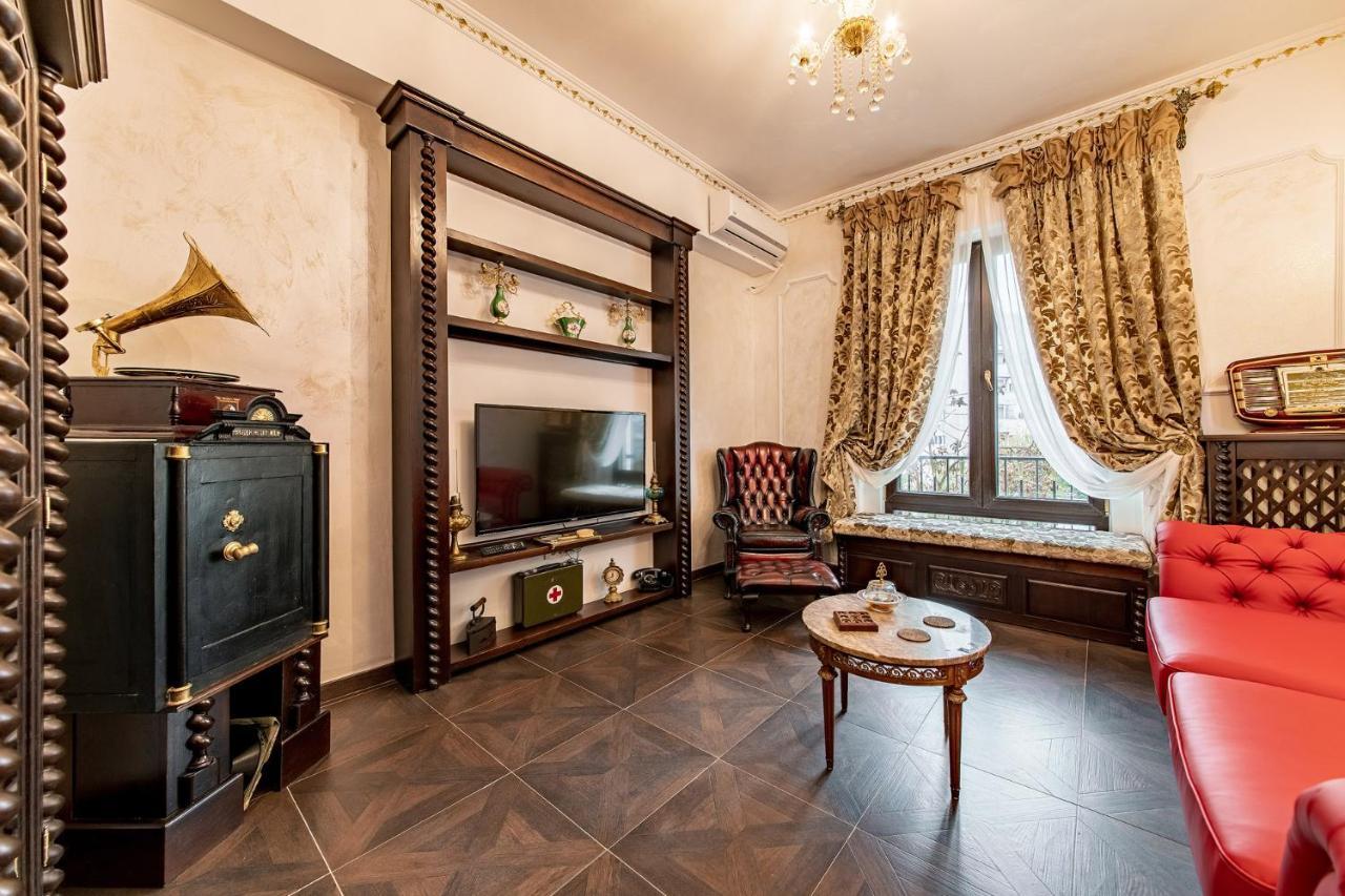 Private Museum Apartment With Antique Decor 부쿠레슈티 외부 사진