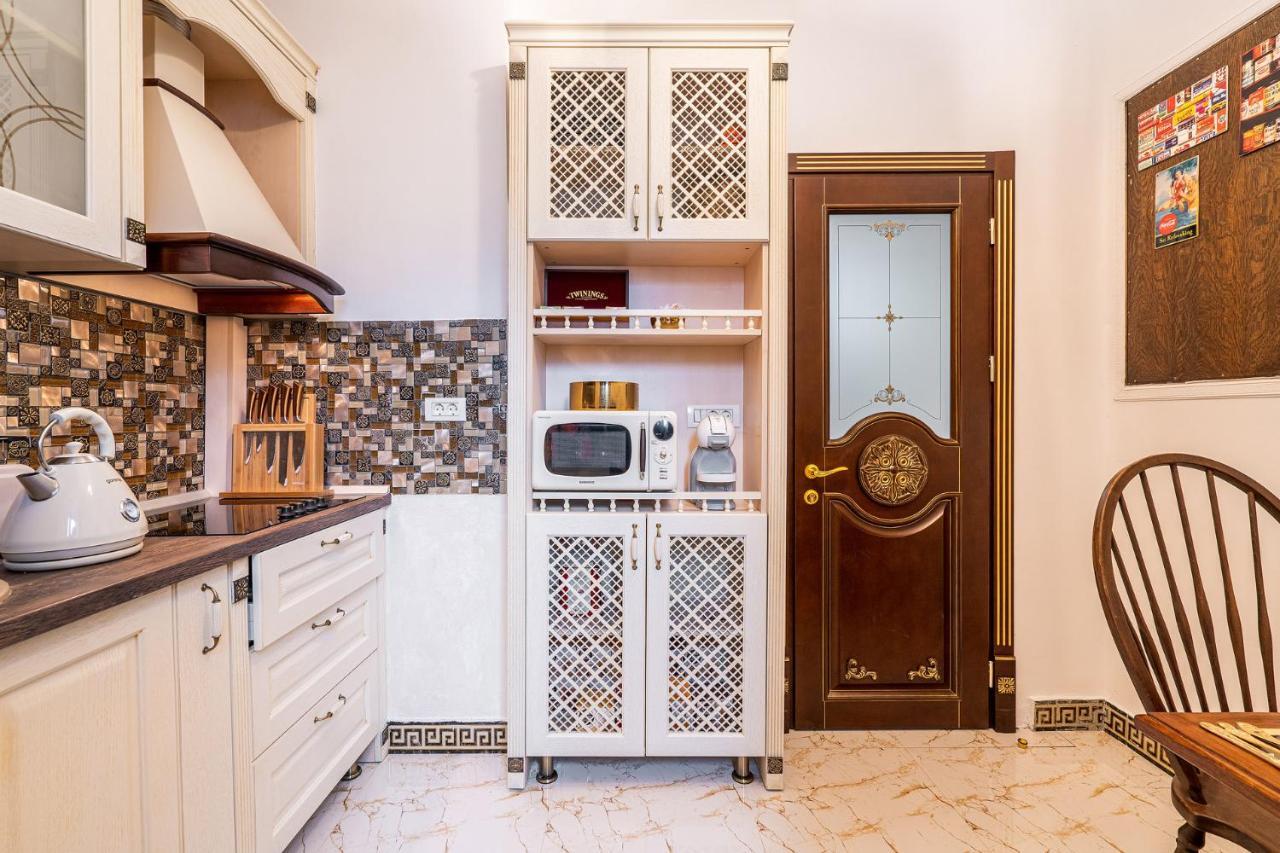 Private Museum Apartment With Antique Decor 부쿠레슈티 외부 사진
