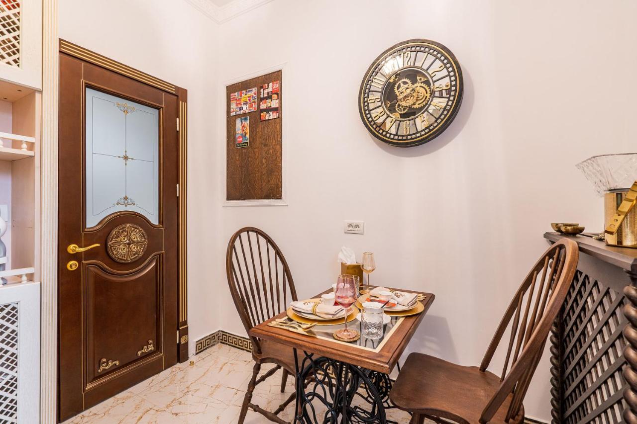 Private Museum Apartment With Antique Decor 부쿠레슈티 외부 사진