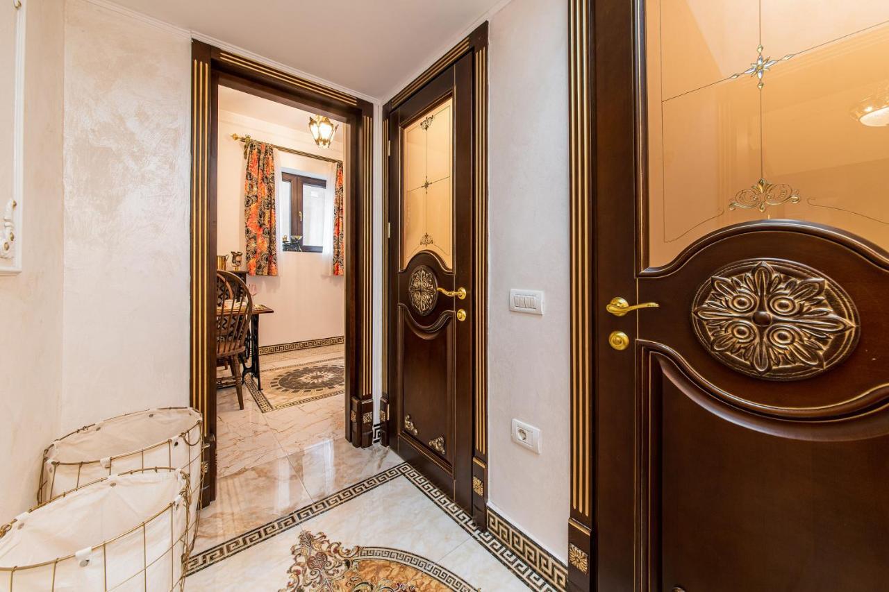 Private Museum Apartment With Antique Decor 부쿠레슈티 외부 사진